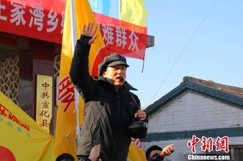 成龙回应“洗钱”质疑:你相信我会贪那些钱吗