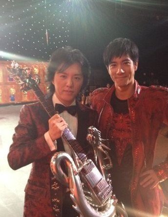 王力宏首次澄清与李云迪绯闻:我俩都是异性恋