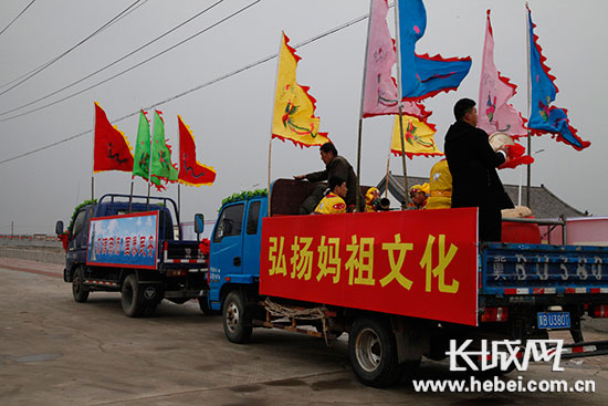 ��ɽ��������д��������������׽�����Ů�񿪺��ڡ������� �϶� ��